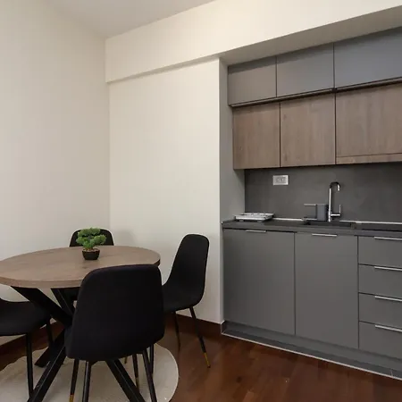 Gray J زلاتيبور